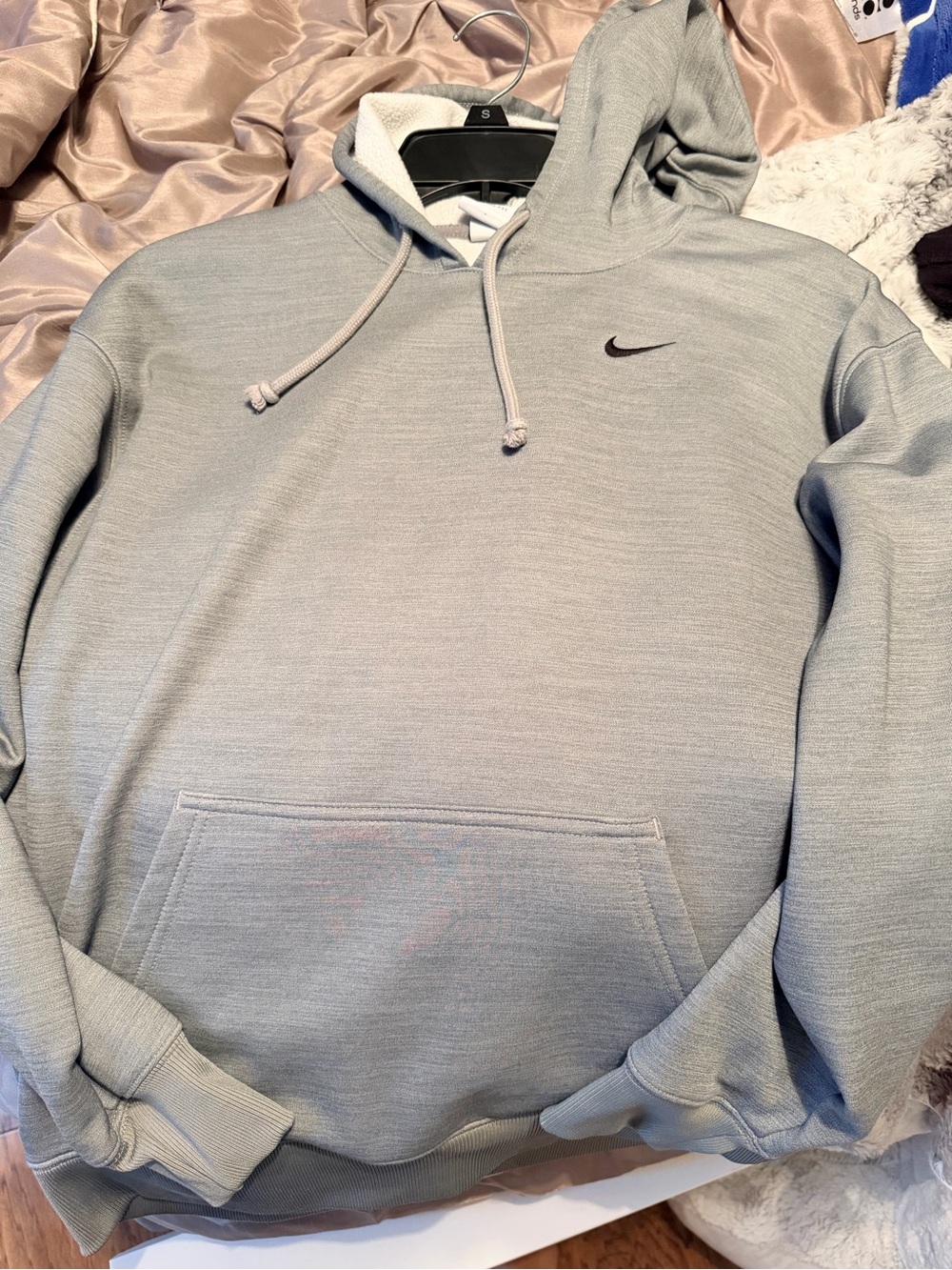 Nike Women’s Heather Light Gray Pullover Hoodie